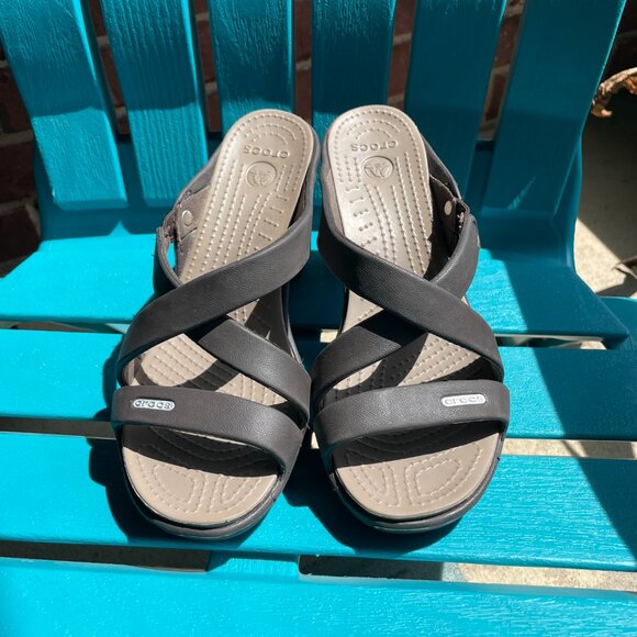 Crocs Cyprus IV Sandals Size 7, Brown Strappy, Heel. - Picture 3 of 7